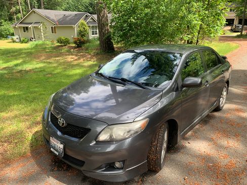 Used 2010 Toyota Corolla LE FWD image 4