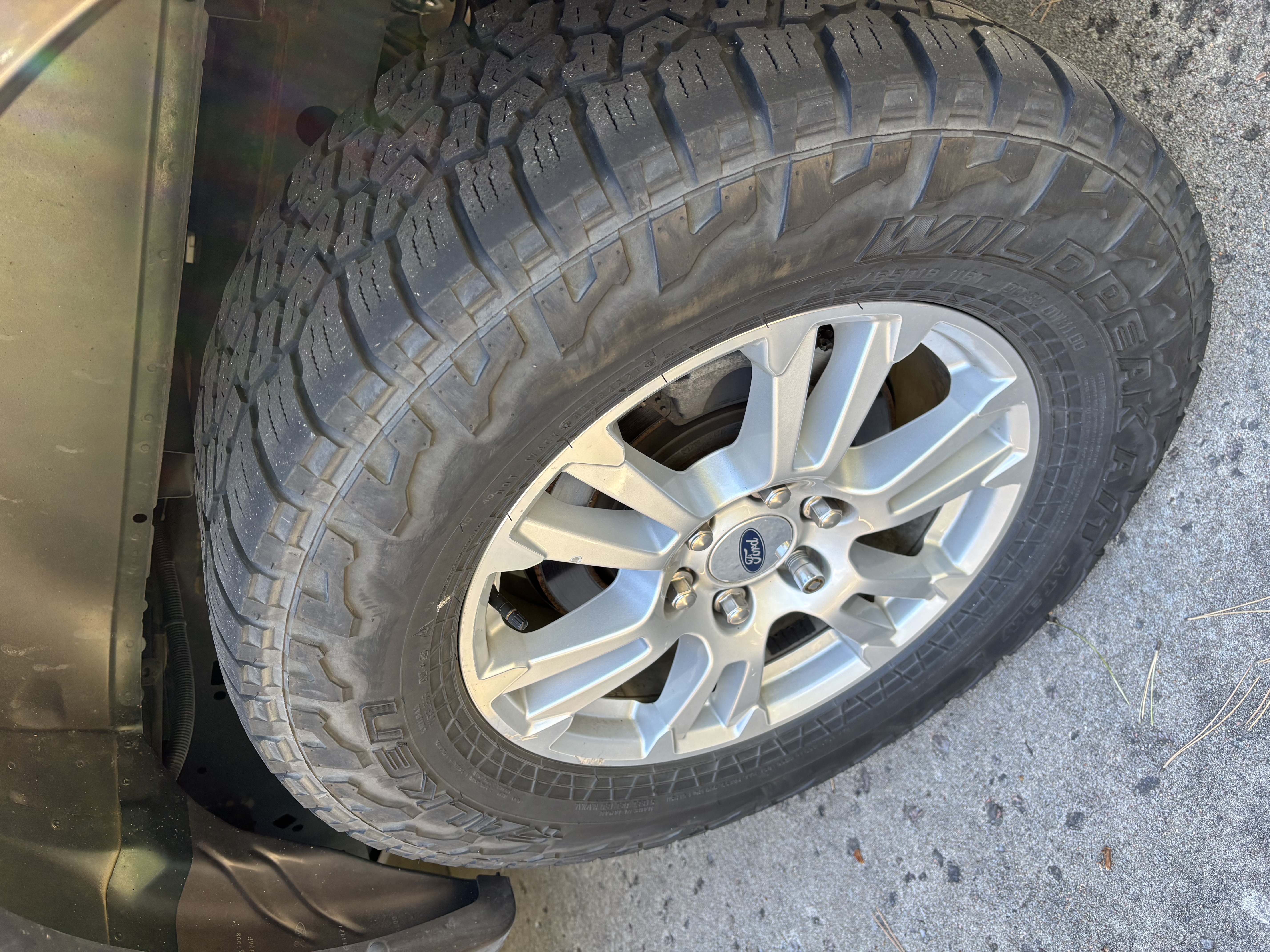 Used 2015 Ford F150 Lariat w/ Equipment Group 501A Mid AWD/4WD image 17