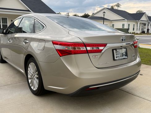 Used 2013 Toyota Avalon Limited FWD image 9