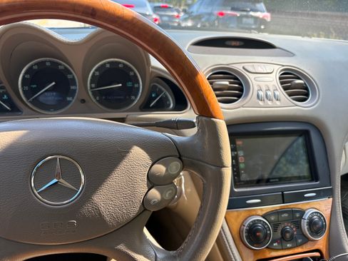 Used 2007 Mercedes-Benz SL 550 image 15