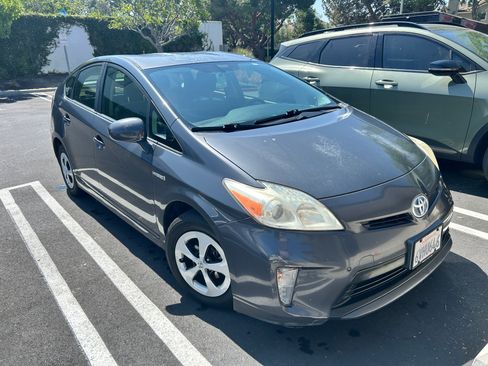 Used 2012 Toyota Prius Four w/ Preferred Accessory Pkg FWD image 1