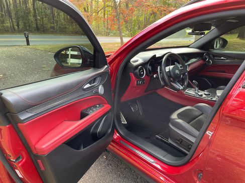 Used 2018 Alfa Romeo Stelvio Quadrifoglio w/ Driver Assist Dynamic Package image 15