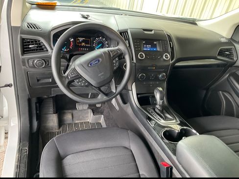 Used 2017 Ford Edge SE image 4