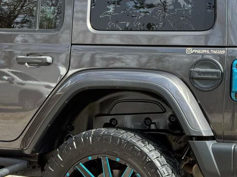 Used 2020 Jeep Wrangler Unlimited Sahara AWD/4WD image 5