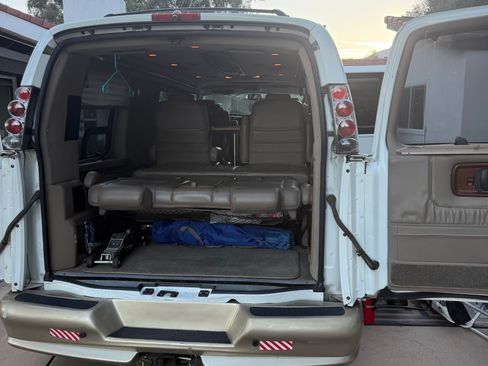 Used 2006 Chevrolet Express 2500 Extended w/ Preferred Equipment Group RWD image 11