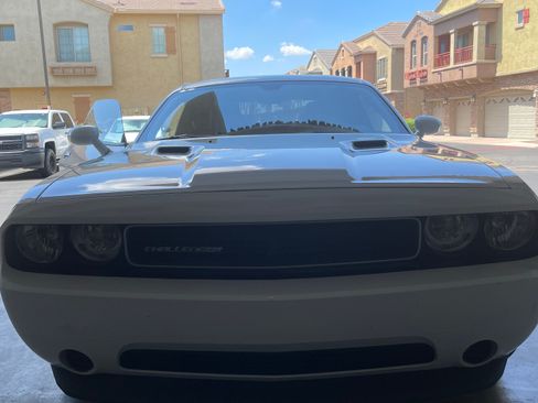 Used 2013 Dodge Challenger SXT image 8