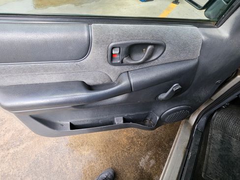 Used 2002 GMC Sonoma SLS w/ Marketing Option Pkg image 8