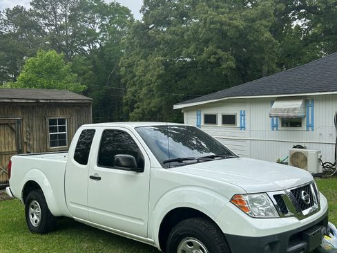 Used 2017 Nissan Frontier S image 4