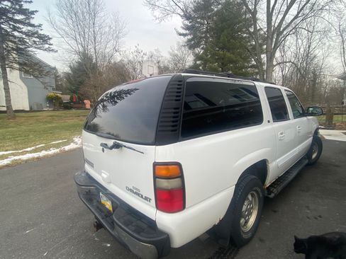 Used 2005 Chevrolet Suburban LT w/ Preferred Equipment Group image 4