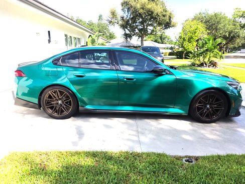 Used 2025 BMW M5 w/ Carbon Package AWD/4WD image 2