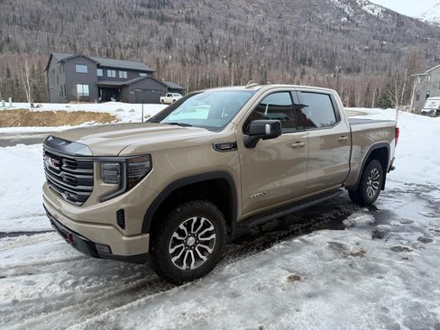 Used 2022 GMC Sierra 1500 AT4 w/ AT4 Preferred Package image 10