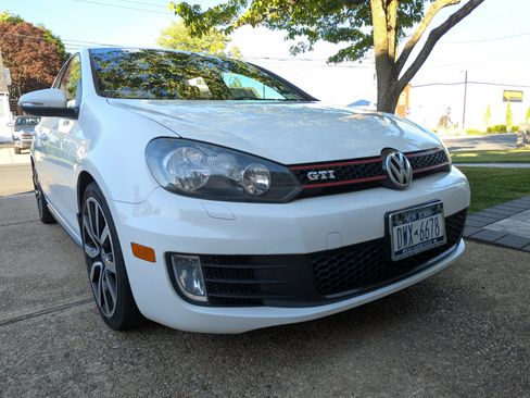 Used 2014 Volkswagen GTI Wolfsburg Edition FWD image 25