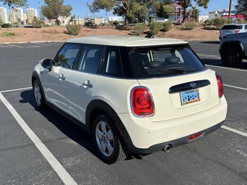 Used 2020 MINI Cooper 4-Door Hardtop FWD image 11