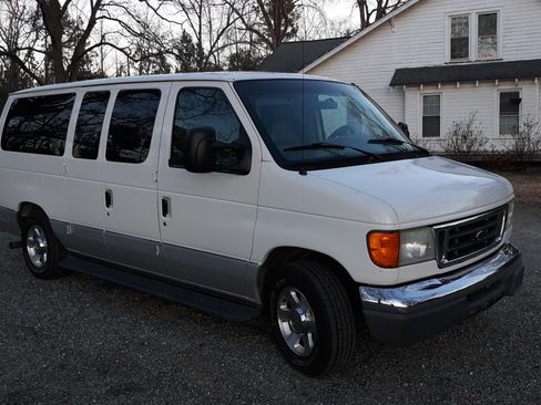 Used 2006 Ford E-150 and Econoline 150 Wagon image 8