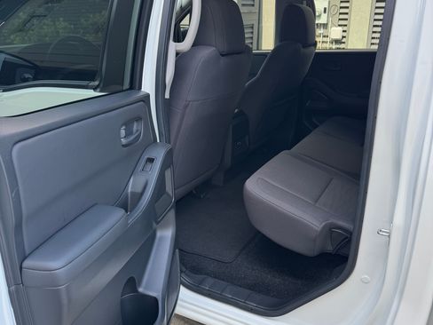 Used 2024 Nissan Frontier S AWD/4WD image 11