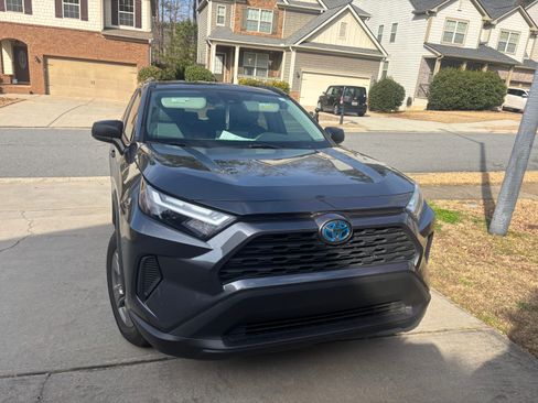 Used 2024 Toyota RAV4 LE image 8