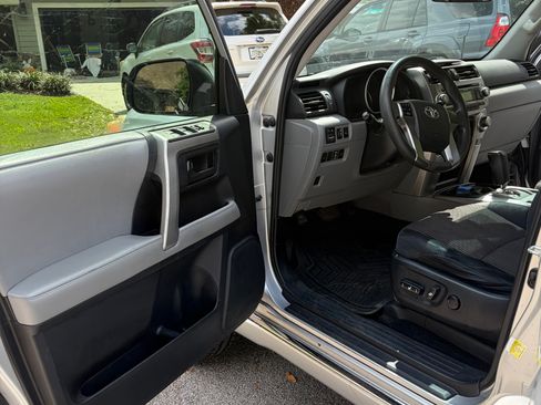 Used 2012 Toyota 4Runner SR5 w/ Convenience Pkg image 14