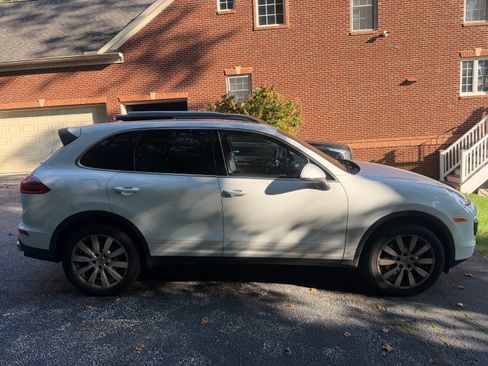 Used 2015 Porsche Cayenne S AWD/4WD image 5