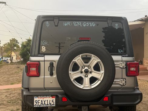 Used 2018 Jeep Wrangler Unlimited Sport S AWD/4WD image 9