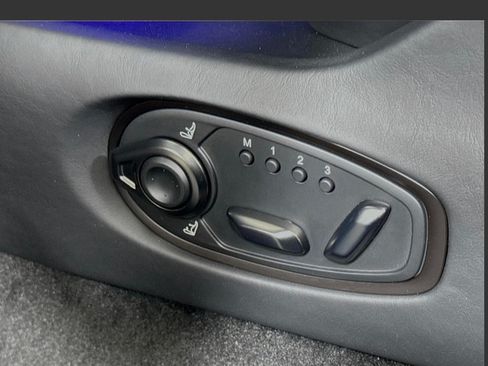 Used 2025 Aston Martin DB12 Convertible image 13