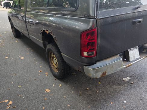 Used 2004 Dodge Ram 1500 Truck ST image 2