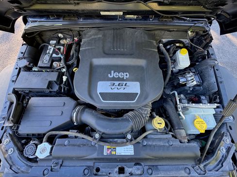 Used 2013 Jeep Wrangler Sport AWD/4WD image 19