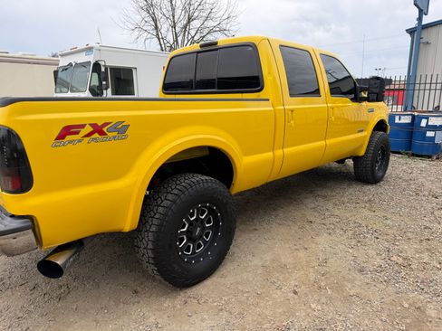 Used 2006 Ford F250 Lariat image 2