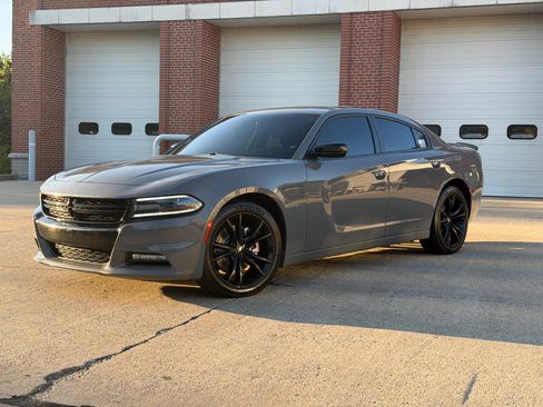 Used 2018 Dodge Charger R/T w/ Blacktop Package RWD image 1