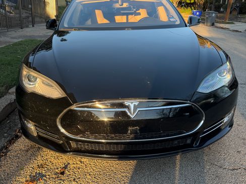 Used 2013 Tesla Model S Performance image 2