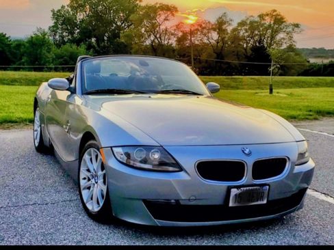 Used 2006 BMW Z4 3.0i RWD image 2