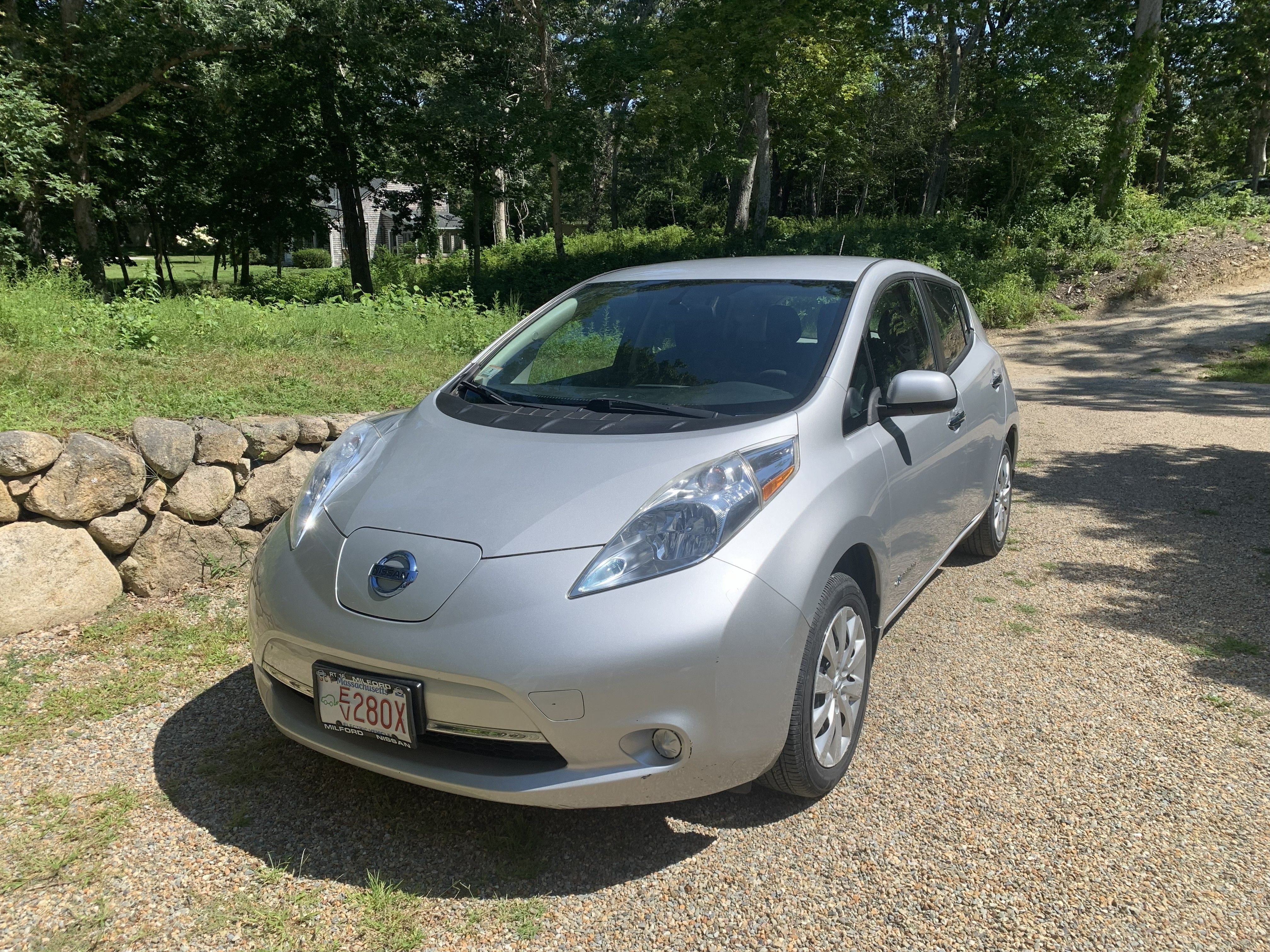 Used 2015 Nissan Leaf S w/ Charge Package FWD image 2