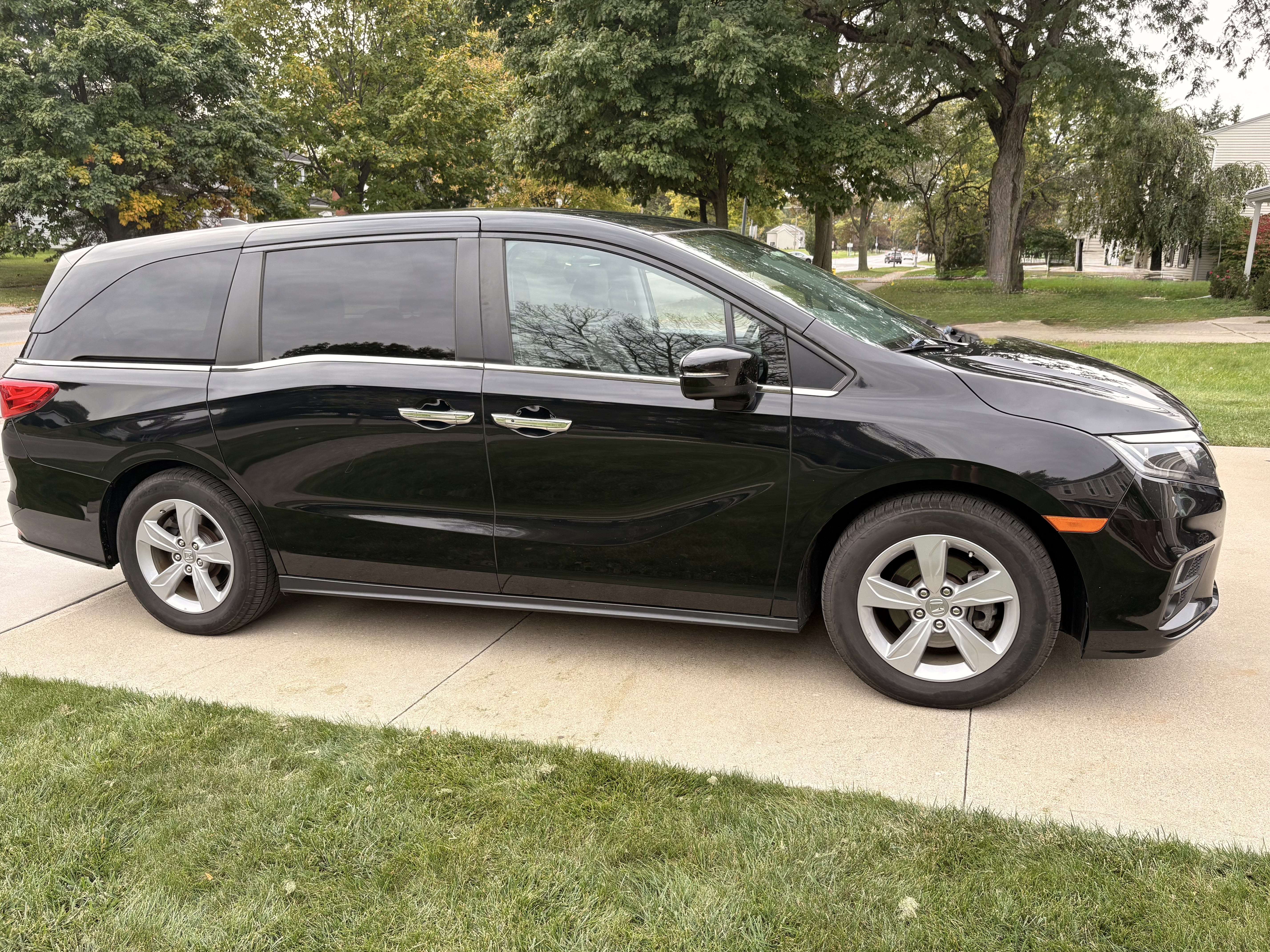 Used 2020 Honda Odyssey EX-L image 2