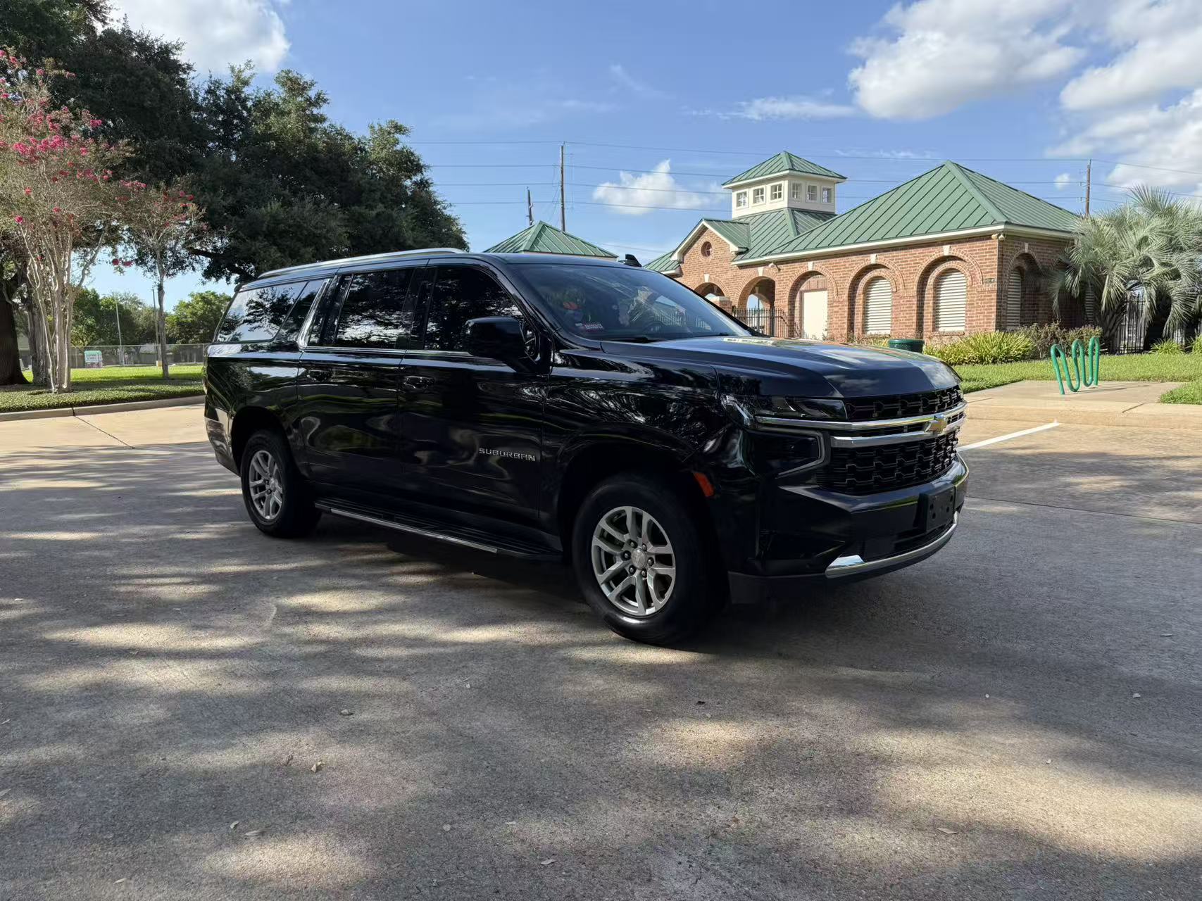 Used 2022 Chevrolet Suburban LS RWD image 11