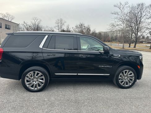 Used 2021 GMC Yukon Denali w/ Denali Premium Package image 10
