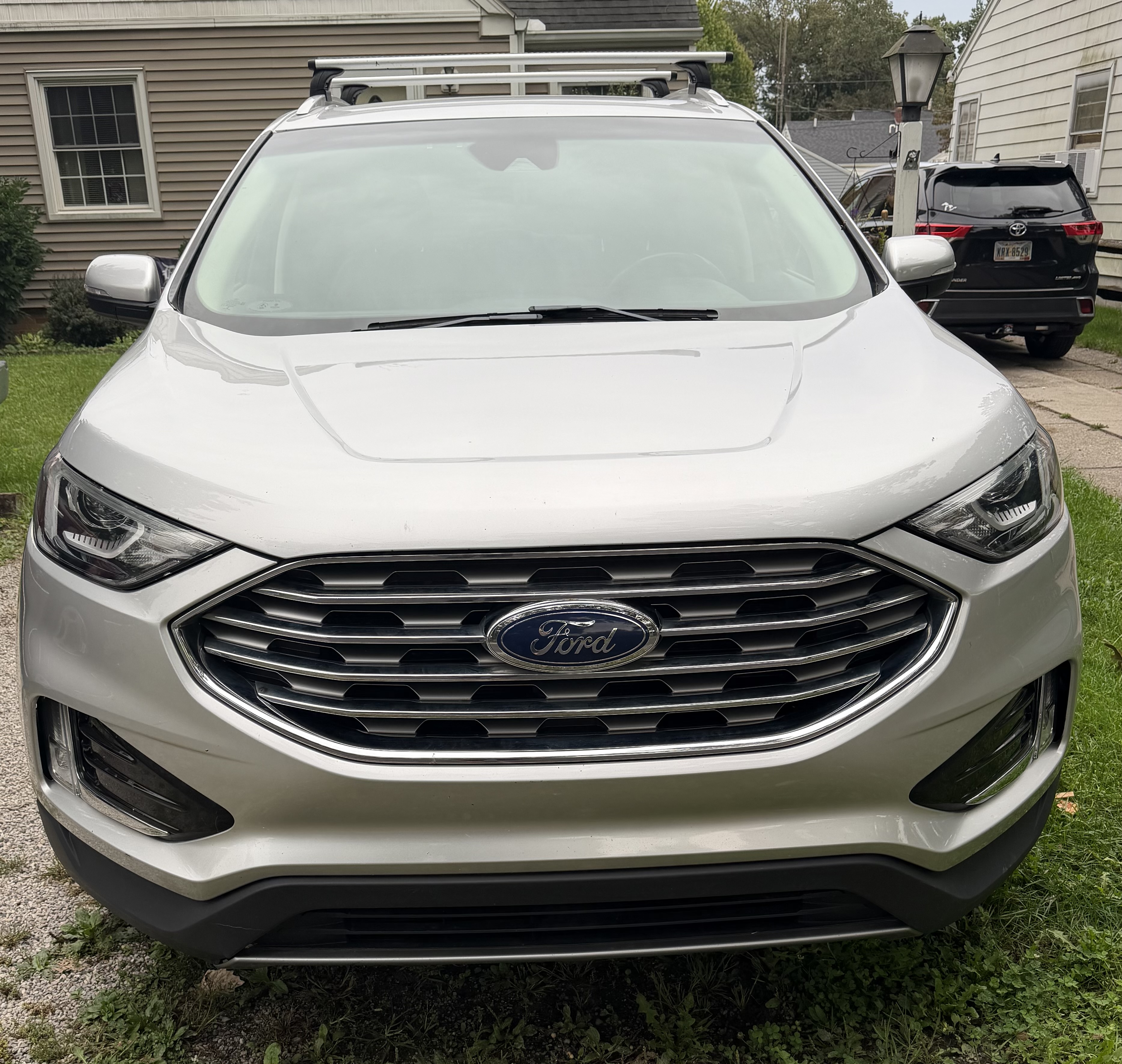Used 2019 Ford Edge Titanium FWD image 2