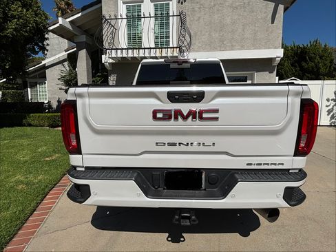 Used 2023 GMC Sierra 2500 Denali w/ Denali Ultimate Package AWD/4WD image 5