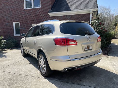 Used 2015 Buick Enclave Leather image 2