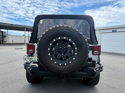 Used 2015 Jeep Wrangler Unlimited Sport w/ Quick Order Package 23S AWD/4WD image 9