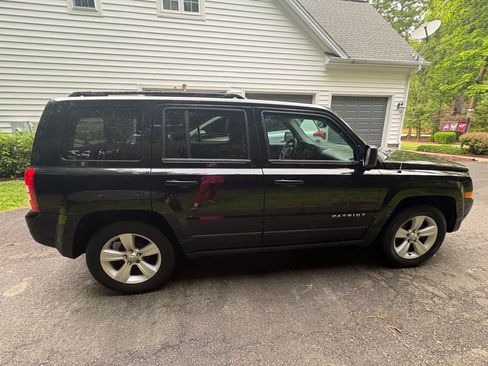Used 2016 Jeep Patriot Sport w/ Power Value Group FWD image 2