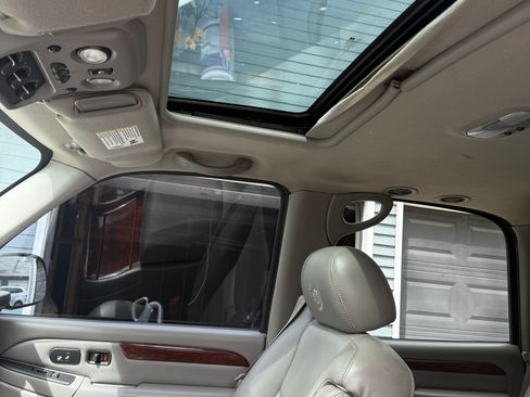 Used 2005 Cadillac Escalade AWD image 10