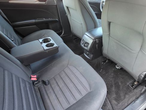 Used 2018 Ford Fusion SE w/ Fusion SE Technology Package image 5