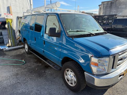Used 2014 Ford E-250 and Econoline 250 w/ Power Group image 2