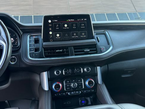 Used 2022 GMC Yukon XL SLT w/ SLT Luxury Package image 6