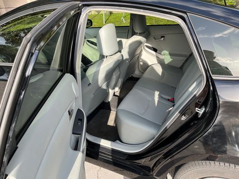 Used 2014 Toyota Prius Four image 11