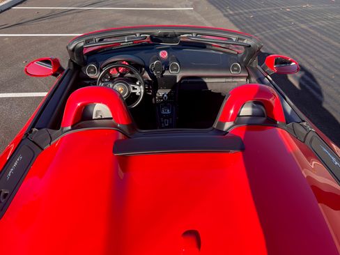 Used 2021 Porsche 718 Boxster Spyder image 11
