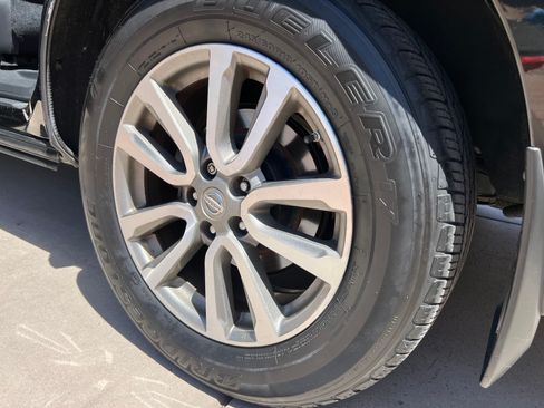 Used 2016 Nissan Pathfinder SL w/ SL Tech Package FWD image 12