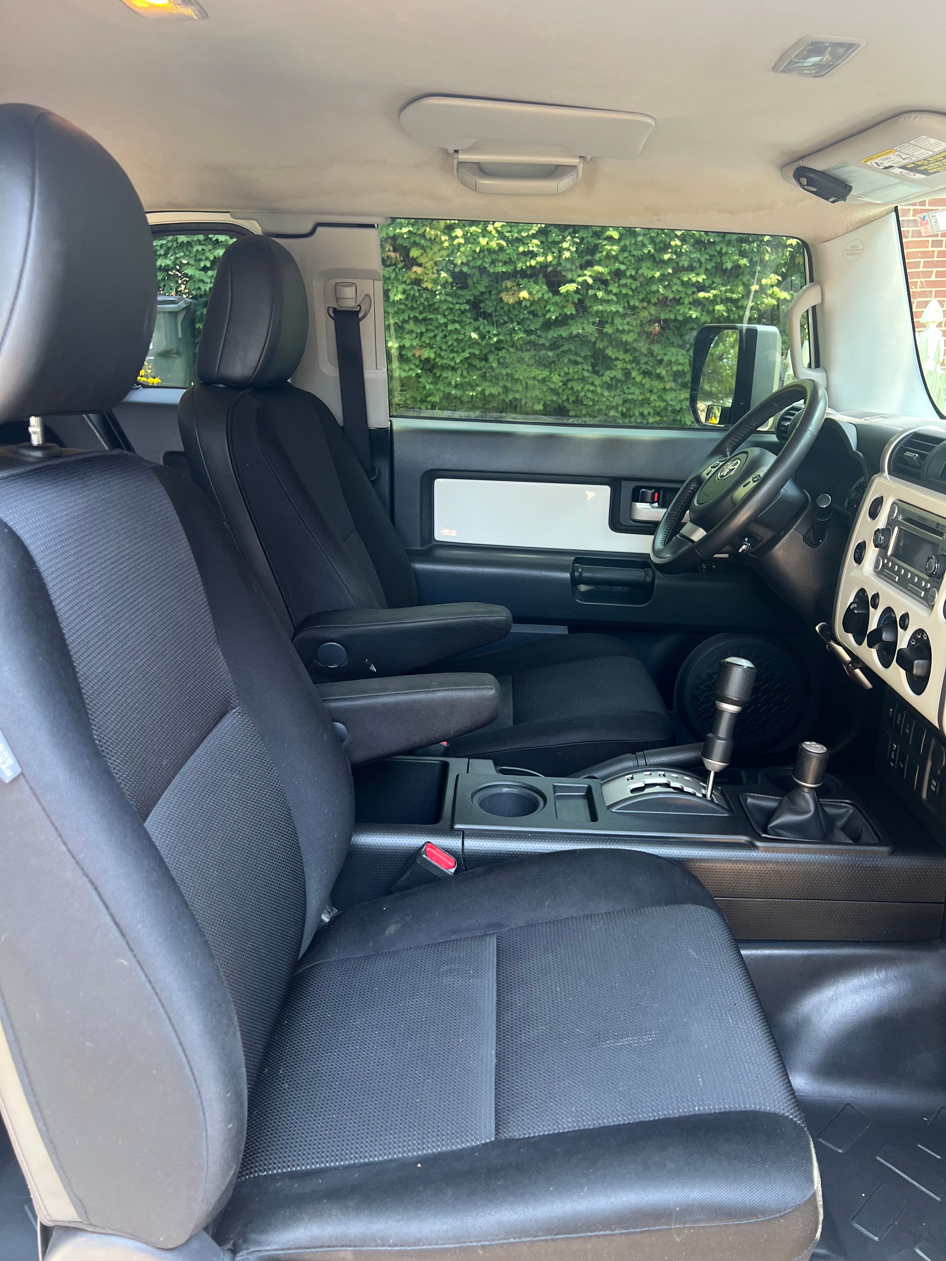 Used 2013 Toyota FJ Cruiser 4WD w/ Upgrade Pkg image 11