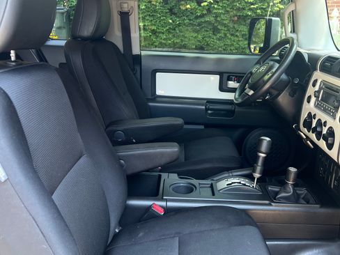 Used 2013 Toyota FJ Cruiser 4WD w/ Upgrade Pkg image 11