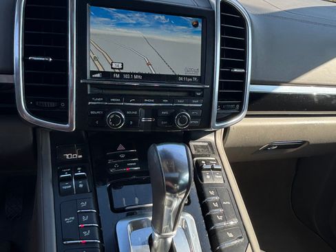 Used 2013 Porsche Cayenne S image 16