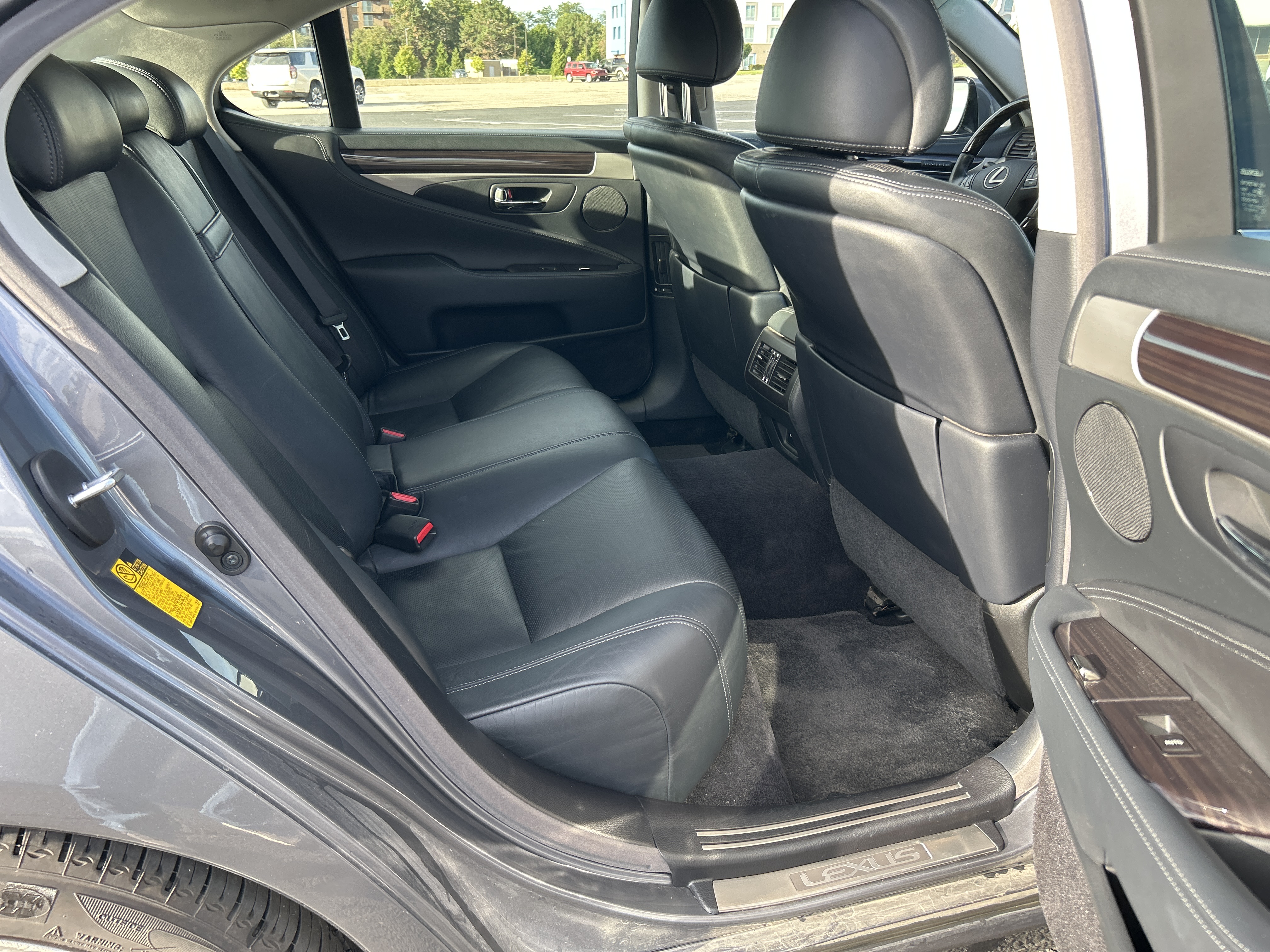 Used 2014 Lexus LS 460 AWD w/ Comfort Package image 11